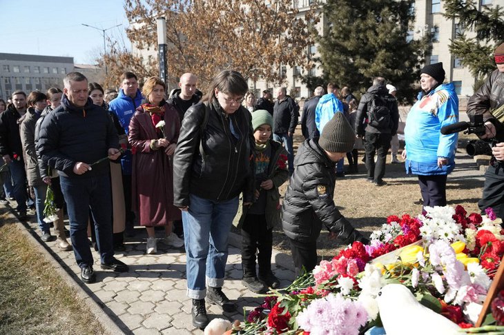 Траурный митинг в Иркутске. Фото пресс-службы правительства Иркутской области