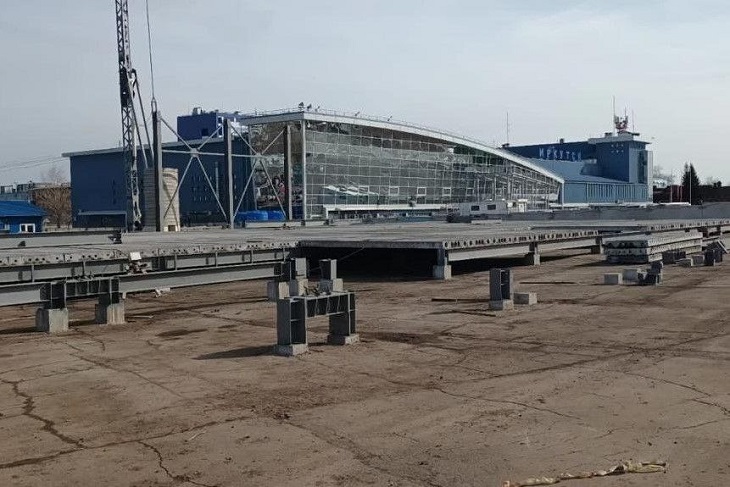 Строительство временного терминала внутренних линий. Фото из телеграм-канала губернатора Игоря Кобзева