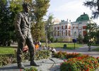 Памятник Вампилову. Фото с сайта Иркутского драмтеатра