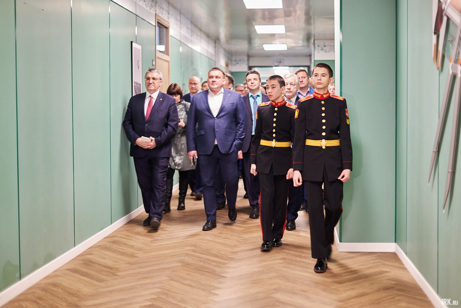 Экскурсию по классам для нас провели сами курсанты Суворовского училища.