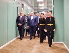 Экскурсию по классам для нас провели сами курсанты Суворовского училища.