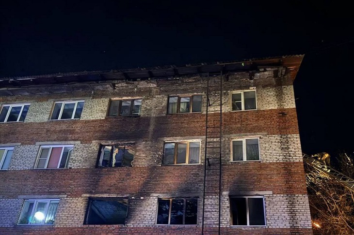 Дом, в котором произошел пожар. Фото пресс-службы ГУ МЧС России по Иркутской области