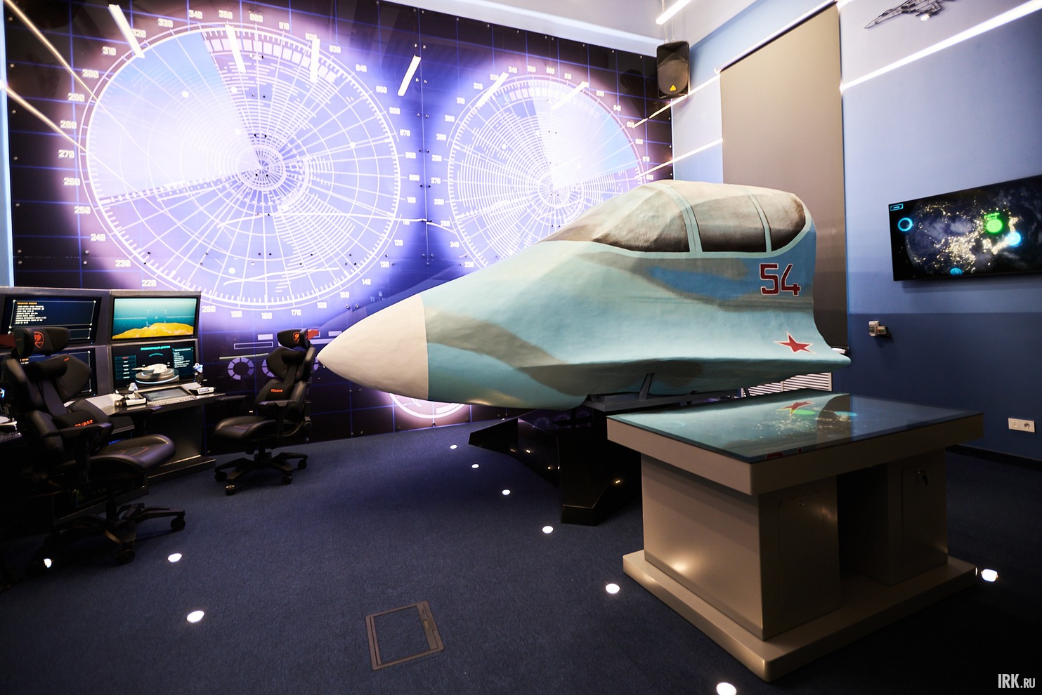 Чтобы научить суворовцев лётному делу, в технокомплексе установлен тренажёр самолёта Су-27.