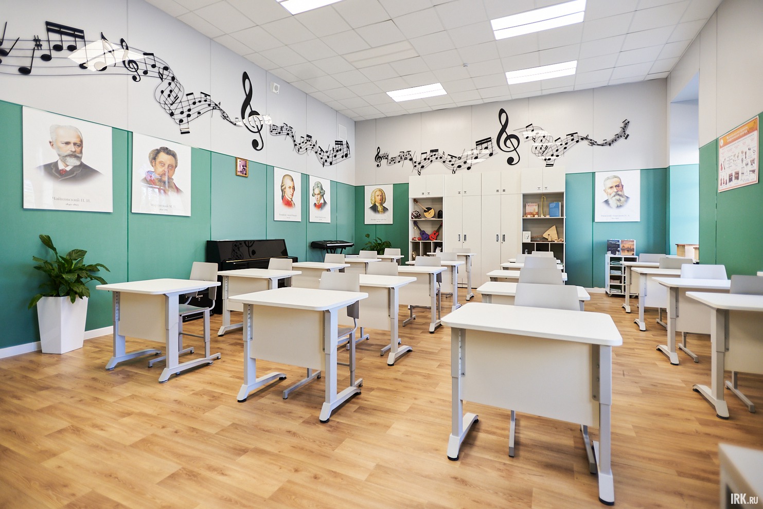 Всестороннее развитие - важный принцип подхода к воспитанию курсантов. В училище есть кабинет для уроков музыки.