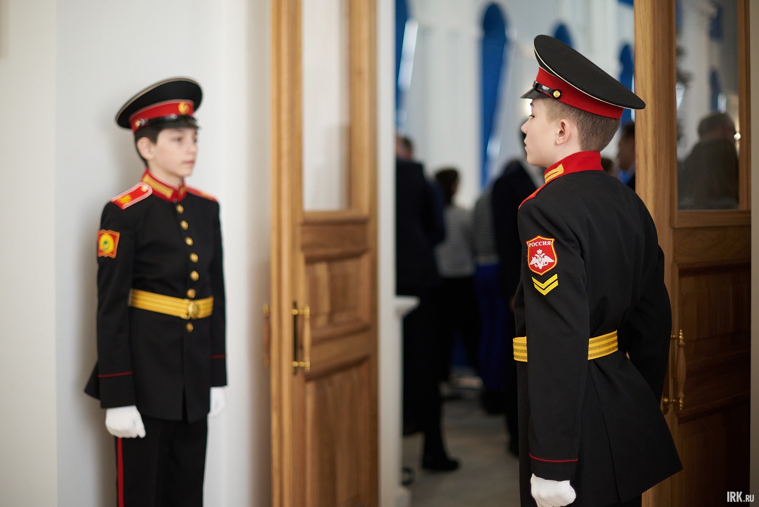 Выпускник училища может поступить в любое военное учебное заведение. В этом отличие Суворовского училища от кадетских корпусов.