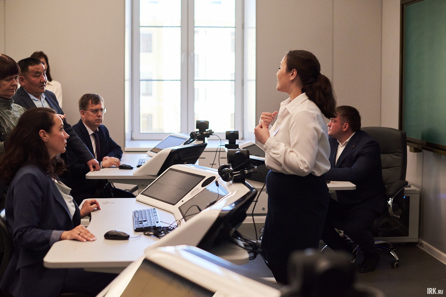 Участники экскурсии побывали в кабинете лаборатории искусственного интеллекта.