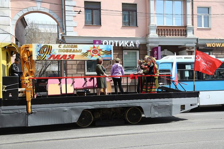Праздничный трамвай. Фото пресс-службы администрации Иркутска