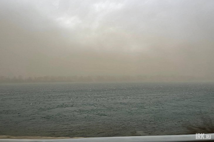 Ангара во время пыльной бури. Фото IRK.ru