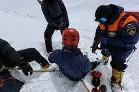 Спасение альпиниста. Фото из телеграм-канала ГУ МЧС России по Кабардино-Балкарии