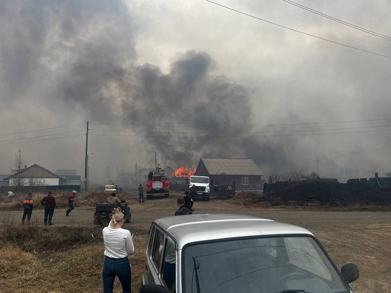 Пожары уничтожают дачные поселки. Фото очевидцев