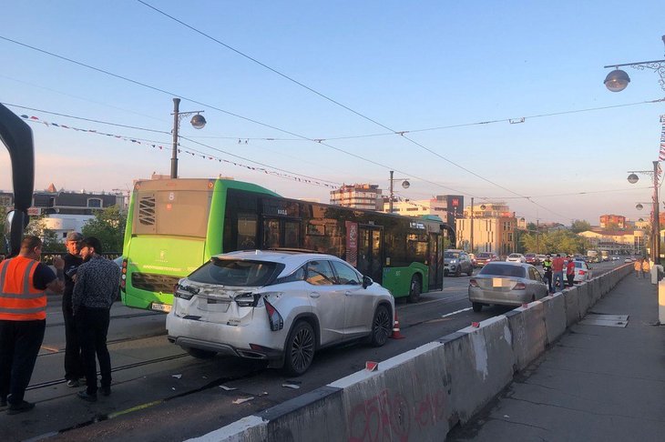 ДТП на Глазковском мосту. Фото Госавтоинспекции Иркутской области