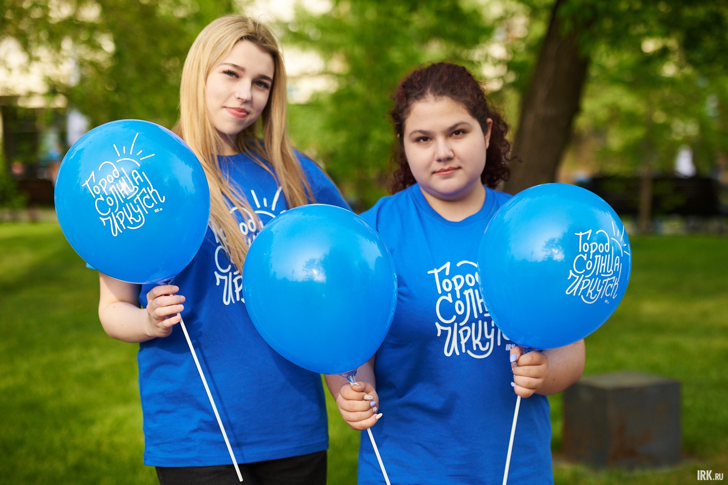 Перед концертом в сквере Кирова раздавали воздушные шары в поддержку песни «Иркутск город солнца», премьера которой состоялась в этот вечер.