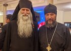 Духовный наставник Комитета семей воинов Отечества инок Киприан и протоиерей Евгений Старцев. Фото из соцсетей Харлампиевского храма