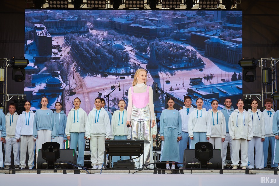 Песню «Город солнца Иркутск» исполнила Евгения Гребенщикова.