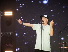 С праздником иркутян поздравил Анатолий Заммер (MC Zammer), который в городе давно не живёт, но периодически прилетает.
