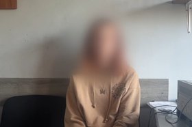 Задержанная девушка. Скриншот видео пресс-службы ГУ МВД России по Иркутской области