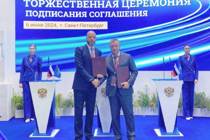Заместитель генерального директора – директор Центра перспективного развития Эн+ Илья Бриллиантов и губернатор Иркутской области Игорь Кобзев