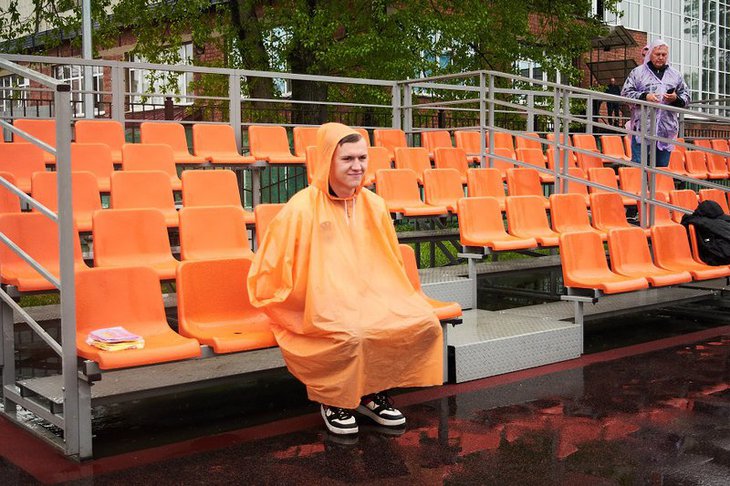 Человек в дождевике. Фото IRK.ru