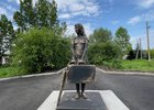 Девушка с чемоданом. Фото пресс-службы администрации Черемхово