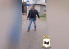 Дебошир в Черемхово. Скриншот видео пресс-службы ГУ МВД России по Иркутской области