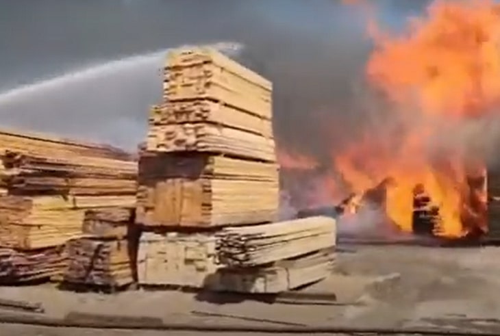 Пожар в Братске. Скриншот видео МЧС России