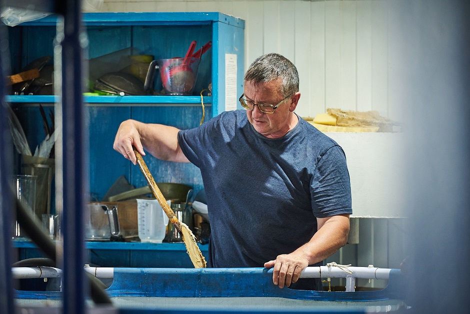 За молодью круглосуточно следят специалисты