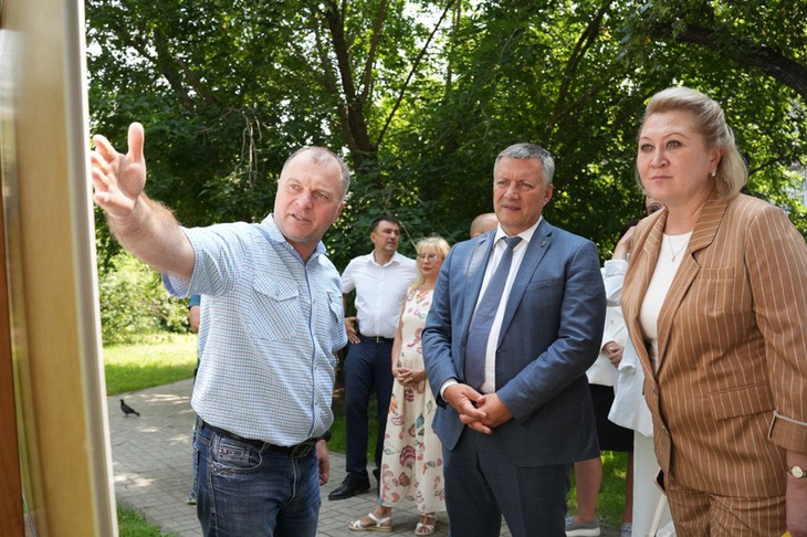 Игорь Кобзев и Лилия Гумерова. Фото пресс-службы правительства Иркутской области