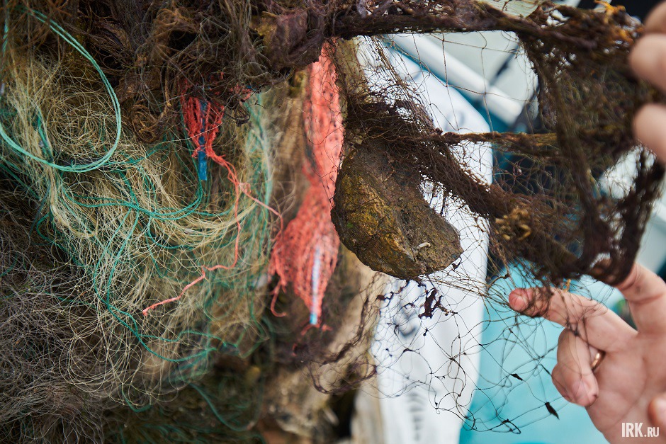 Со временем снасти распадаются на микропластик