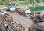 Мусор вывозили на барже. Фото пресс-службы правительства Иркутской области