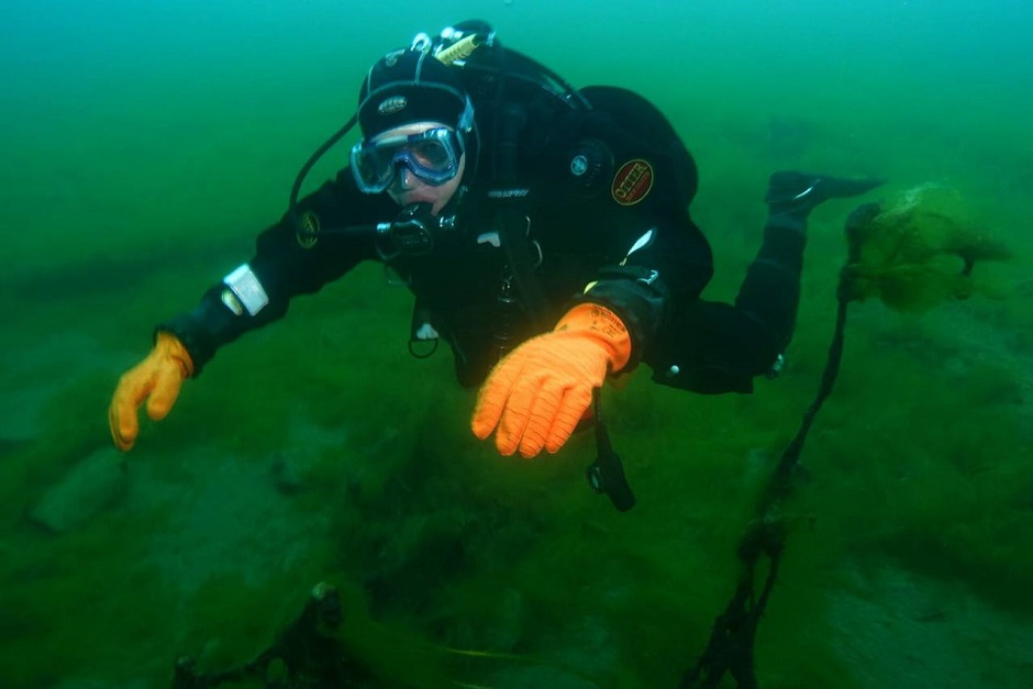 Дайверы совершили 24 погружения