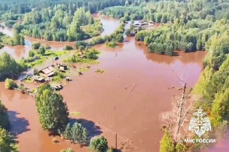 Паводок в Иркутской области. Скриншот видео МЧС России