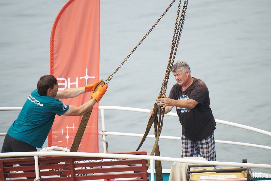 На корабле сети доставили в Листвянку
