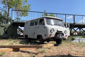 В зону СВО доставили три автомобиля. Фото пресс-службы правительства региона