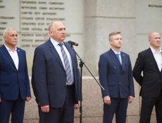Вячеслав Эглит, заместитель губернатора Иркутской области: «2 августа 1930 года на учениях военно-воздушных сил под Воронежем впервые десантировались 12 человек. Именно с этого момента началось развитие отечественных войск ВДВ».