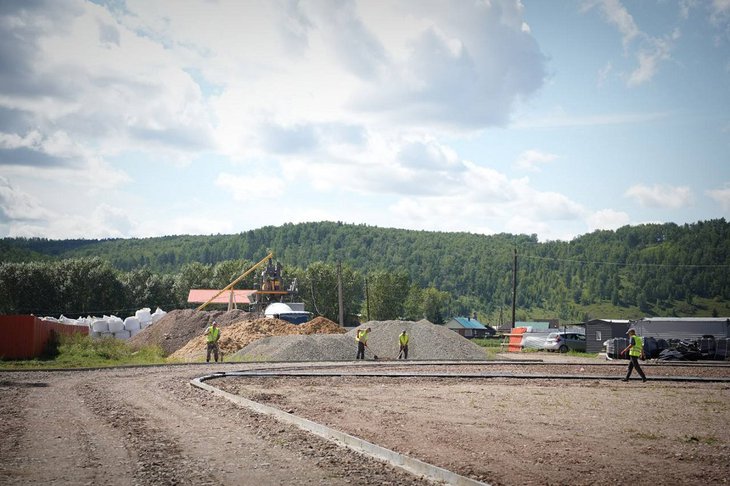 Ремонт стадиона в Бохане. Фото пресс-службы правительства Иркутской области