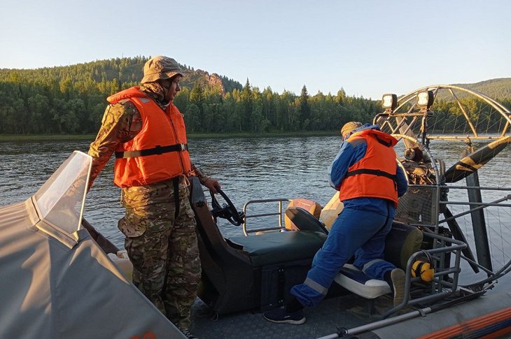 Подготовка к эвакуации пострадавшего. Фото начальника Западного поисково-спасательного отряда Антона Пулярова