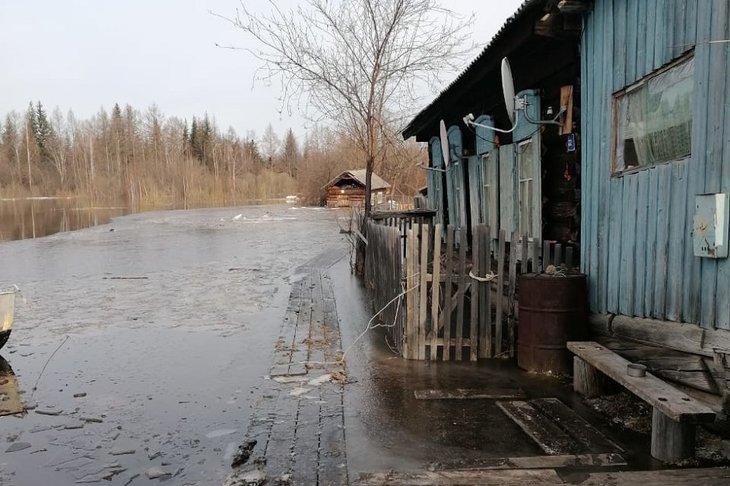 Затопленный дом. Фото пресс-службы правительства Иркутской области