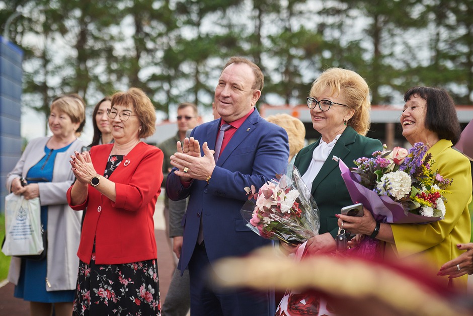 Заведующая детским садом Надежда Пенто, мэр Иркутского района Леонид Фролов, депутат Заксобрания Галина Кудрявцева.