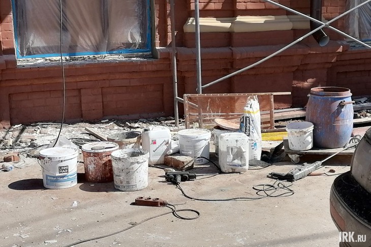 Тара от краски. Фото IRK.ru