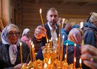 Александр Ведерников принял участие в Божественной литургии. Фото IRK.ru