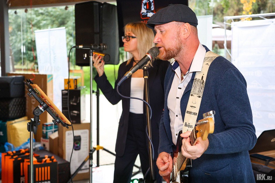 Выступила музыкальная группа