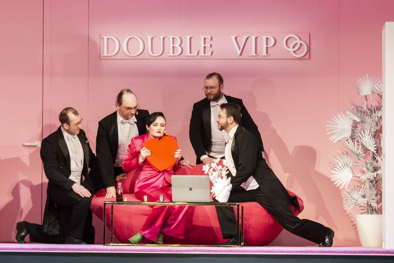 Сцена из спектакля «Брачное агентство». Фото: Маргарита Романова