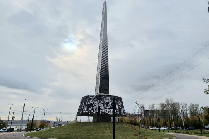 Стела  «Иркутск — город трудовой доблести». Фото пресс-службы администрации Иркутска