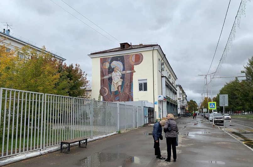 «В Ангарске мне очень понравились мозаики на стенах»