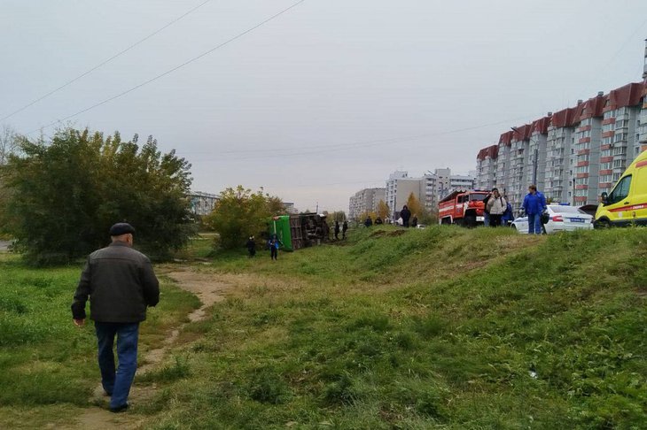 Место ДТП с автобусом. Фото пресс-службы администрации Иркутска