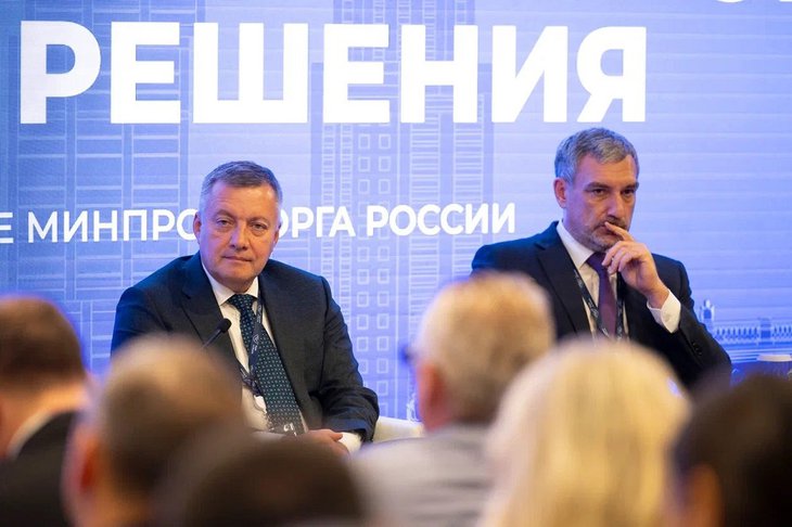 Игорь Кобзев во время форума. Фото пресс-службы правительства Иркутской области