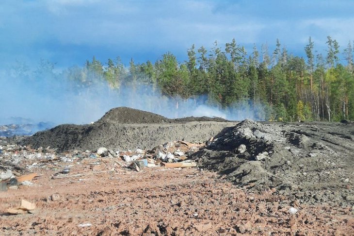 Пожар на свалке. Фото из телеграм-канала Байкальской природоохранной прокуратуры