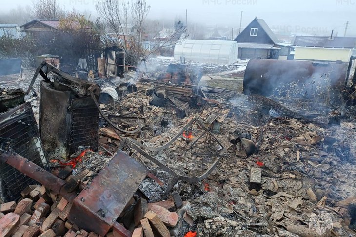 Место пожара в Братске. Фото пресс-службы ГУ МЧС России по Иркутской области