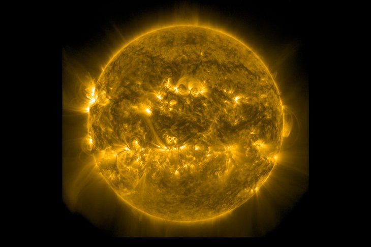 Корона Солнца 28 октября 2024 год со спутника SDO. Изображение с сайта лаборатории солнечной астрономии ИКИ и ИСЗФ