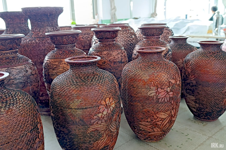 Бронзовые вазы